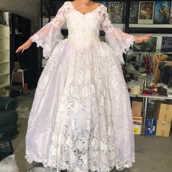 Wedding dresses 70-90% off - Picture 2 of 5